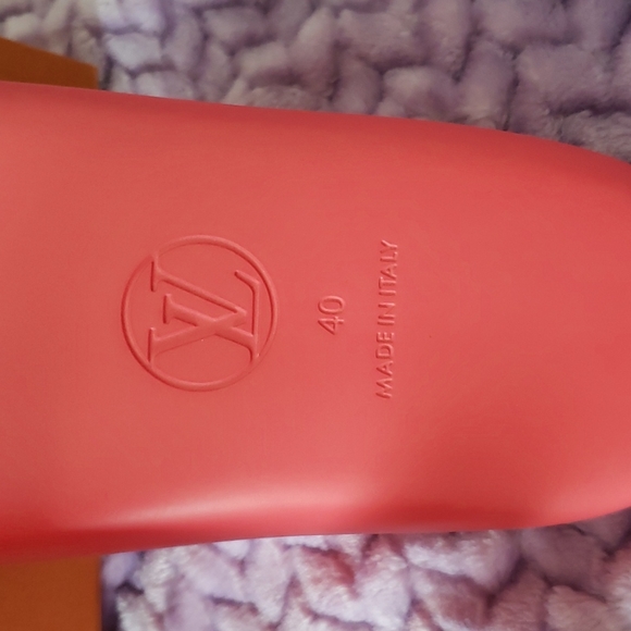 Louis Vuitton Sunbath Coral Rubber Canvas Mule - Picture 10 of 16